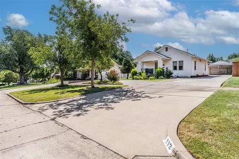 412 E 4th St, Edmond, OK 73034 photo 3