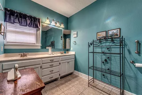 412 E 4th St, Edmond, OK 73034 photo 26