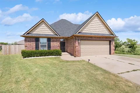 236 Glover Cir, Elgin, OK 73538 photo 2