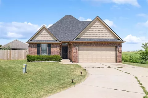 236 Glover Cir, Elgin, OK 73538 photo 3