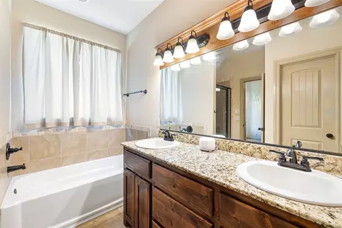 236 Glover Cir, Elgin, OK 73538 photo 23