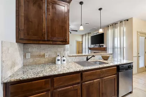 236 Glover Cir, Elgin, OK 73538 photo 15