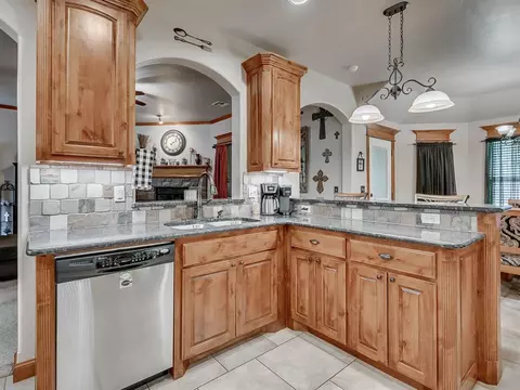 9221 Megans Way, Mcloud, OK 74851 photo 11