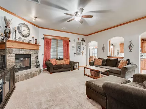 9221 Megans Way, Mcloud, OK 74851 photo 4