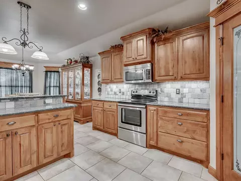9221 Megans Way, Mcloud, OK 74851 photo 12