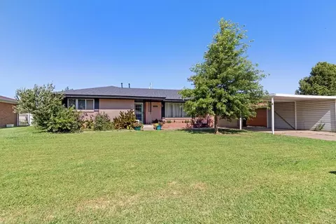 128 N Max St, Hinton, OK 73047