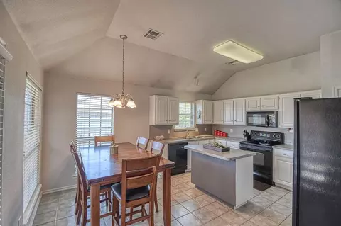 1426 SW 24th St, Moore, OK 73170 photo 9