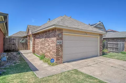 1426 SW 24th St, Moore, OK 73170 photo 2
