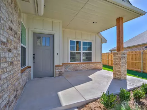 7324 Elaine St, Yukon, OK 73099