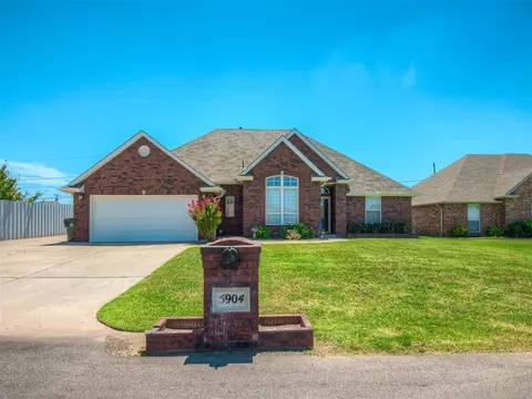 5904 SE 9th St, Midwest City, OK 73110