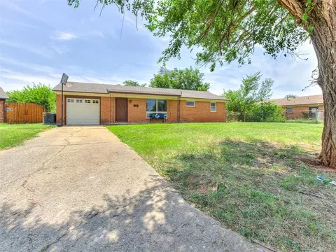 6104 N Redmond Ave, Warr Acres, OK 73122