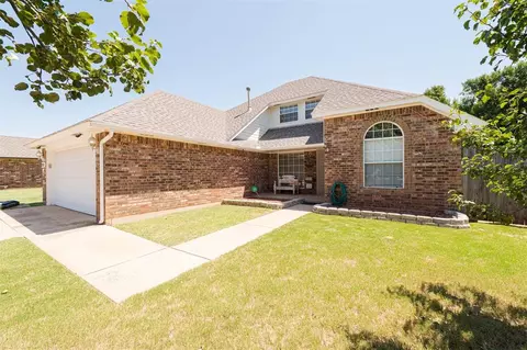9306 Buttonfield Ave, Moore, OK 73160