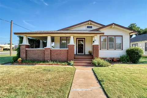 401 E Walnut St, Altus, OK 73521