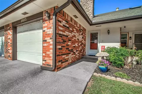 2923 Village Cir, Edmond, OK 73013