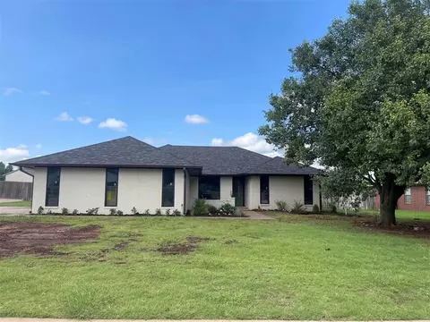 303 Ruby Dr, Elk City, OK 73644