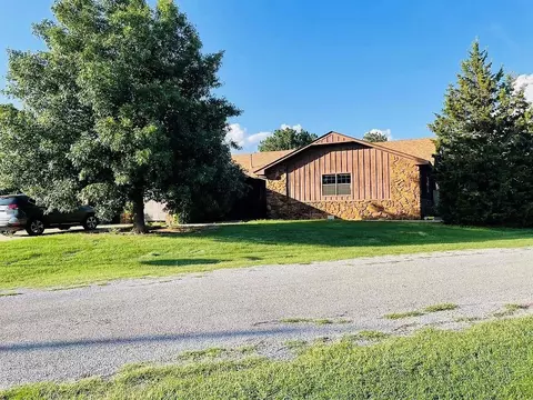 900 Pietz St, Granite, OK 73547