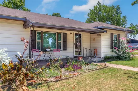 606 SW 2nd St, Tuttle, OK 73089 photo 4