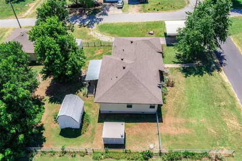 606 SW 2nd St, Tuttle, OK 73089 photo 6
