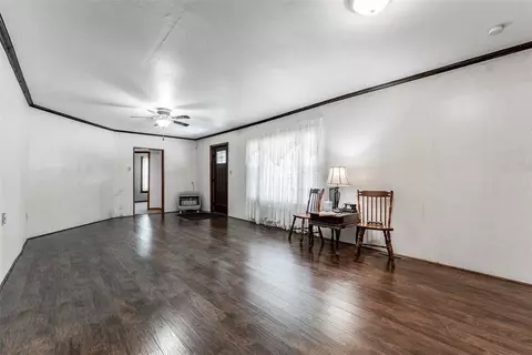 606 SW 2nd St, Tuttle, OK 73089 photo 8