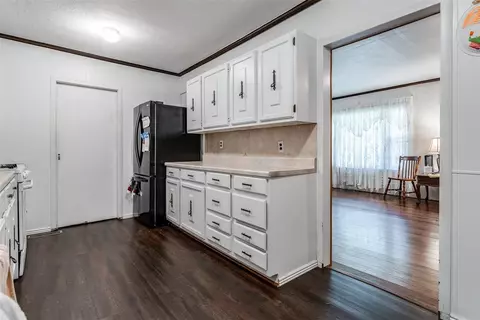 606 SW 2nd St, Tuttle, OK 73089 photo 12