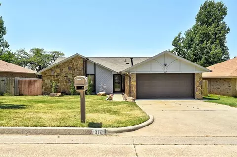 317 Cedar Bend Dr, Midwest City, OK 73130