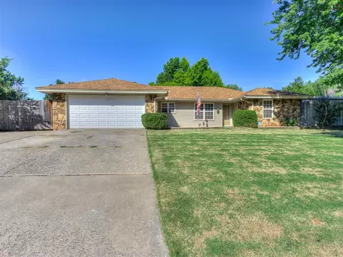 213 N Willowood Dr, Yukon, OK 73099