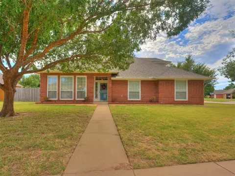 3712 Castlerock Rd, Norman, OK 73072