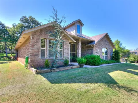 8753 Mallard Ln, Edmond, OK 73034