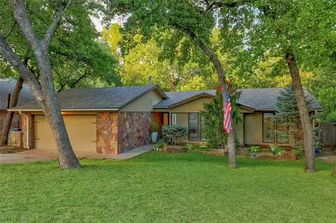 2425 Tredington Way, Edmond, OK 73034