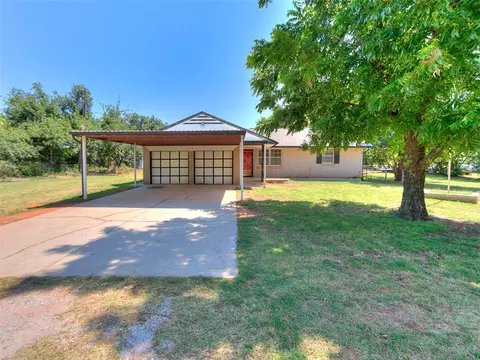 2108 N Countyline Rd, Newcastle, OK 73065