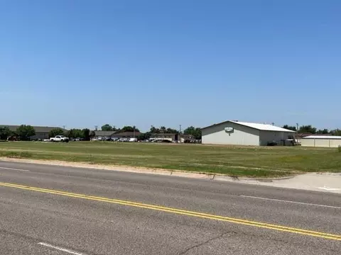 811 NW 24 St, Moore, OK 73160