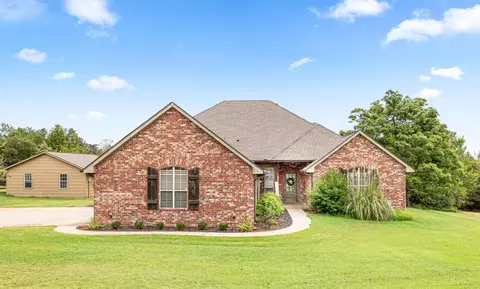 10450 Hunters Path Cir, Edmond, OK 73034