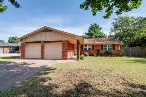 2705 Carlton Way, The Village, OK 73120
