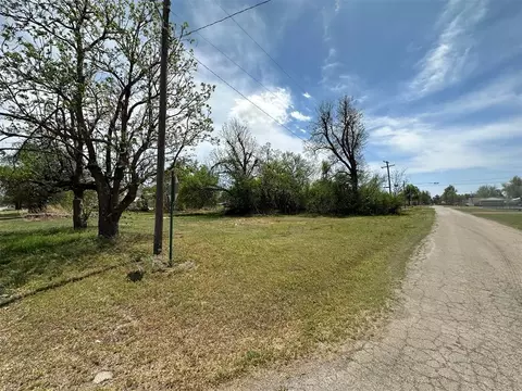 623 W Madison St, Crescent, OK 73028