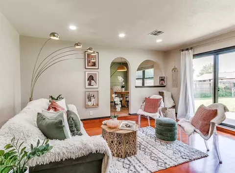 8821 Cedar Ln, Midwest City, OK 73110