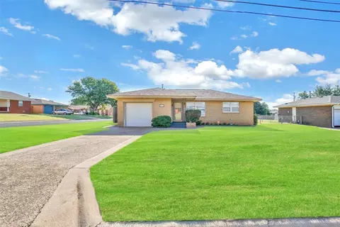 624 N Kansas Ave, Weatherford, OK 73096
