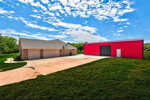9633 N Harrah Rd, Harrah, OK 73045