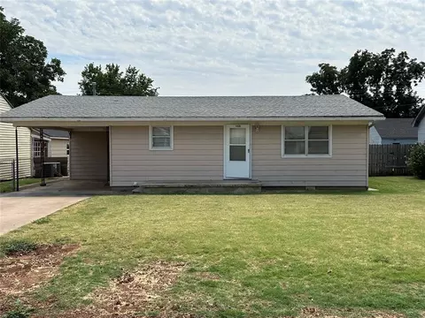 908 E Whitmer St, Sentinel, OK 73664