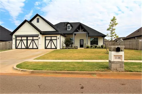 1136 Colonial Ave, Tuttle, OK 73089