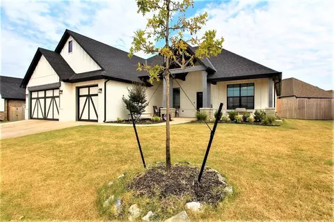 1136 Colonial Ave, Tuttle, OK 73089 photo 2