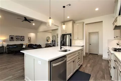 1136 Colonial Ave, Tuttle, OK 73089 photo 14