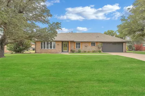 204 S Cardinal Cir, Altus, OK 73521