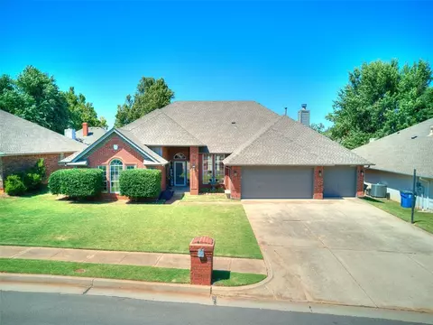 2901 W Creek Side Dr, Edmond, OK 73012