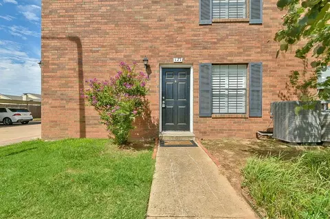 3000 Chautauqua Ave #127, Norman, OK 73072