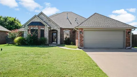 17121 Kemble Ln, Edmond, OK 73012