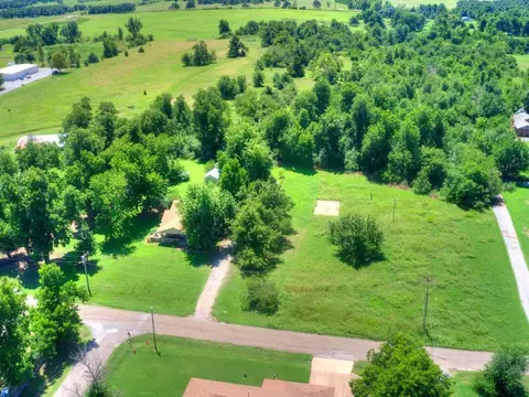 401 E Van Buren St, Crescent, OK 73028 photo 2