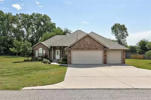 500 Silver Fox Ct, Blanchard, OK 73010