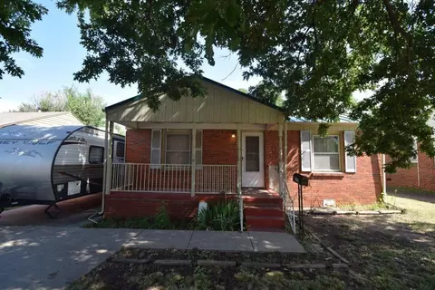 223 E Kittyhawk Dr, Midwest City, OK 73110