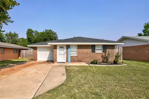 709 Spruce Dr, Yukon, OK 73099