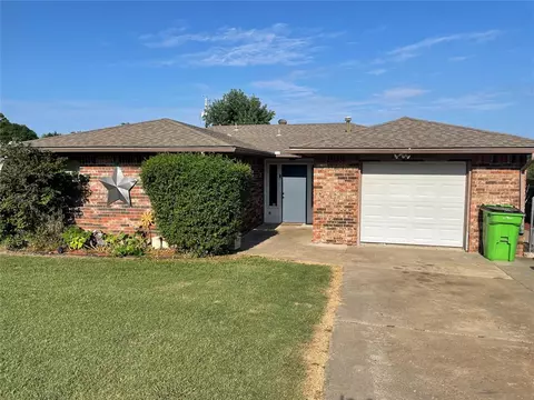 602 S 9th St, Okemah, OK 74859